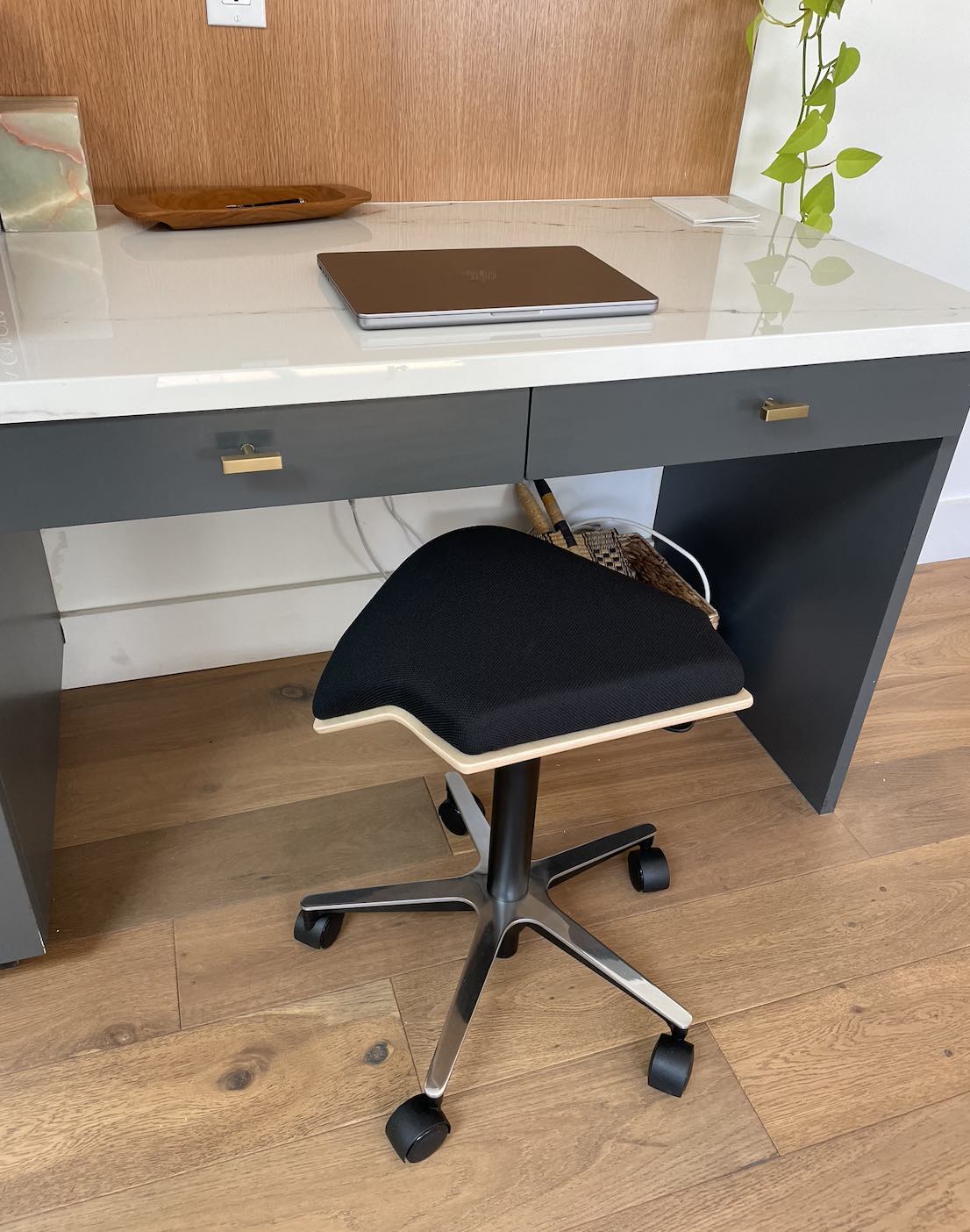 Branch Saddle Chair Review (2023) Can a Stool Make Your WFH Day Better(04)